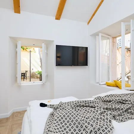 Apartment Black Water Bay House