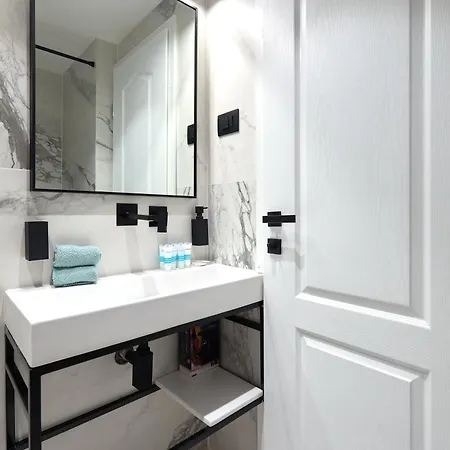 Black Water Bay House *