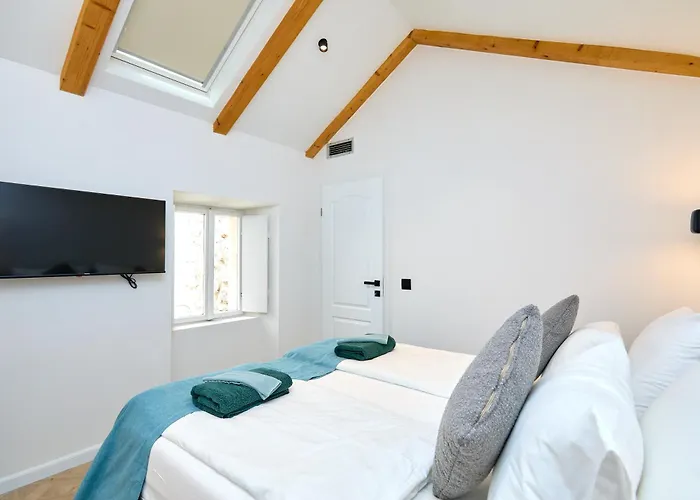 Apartment Black Water Bay House